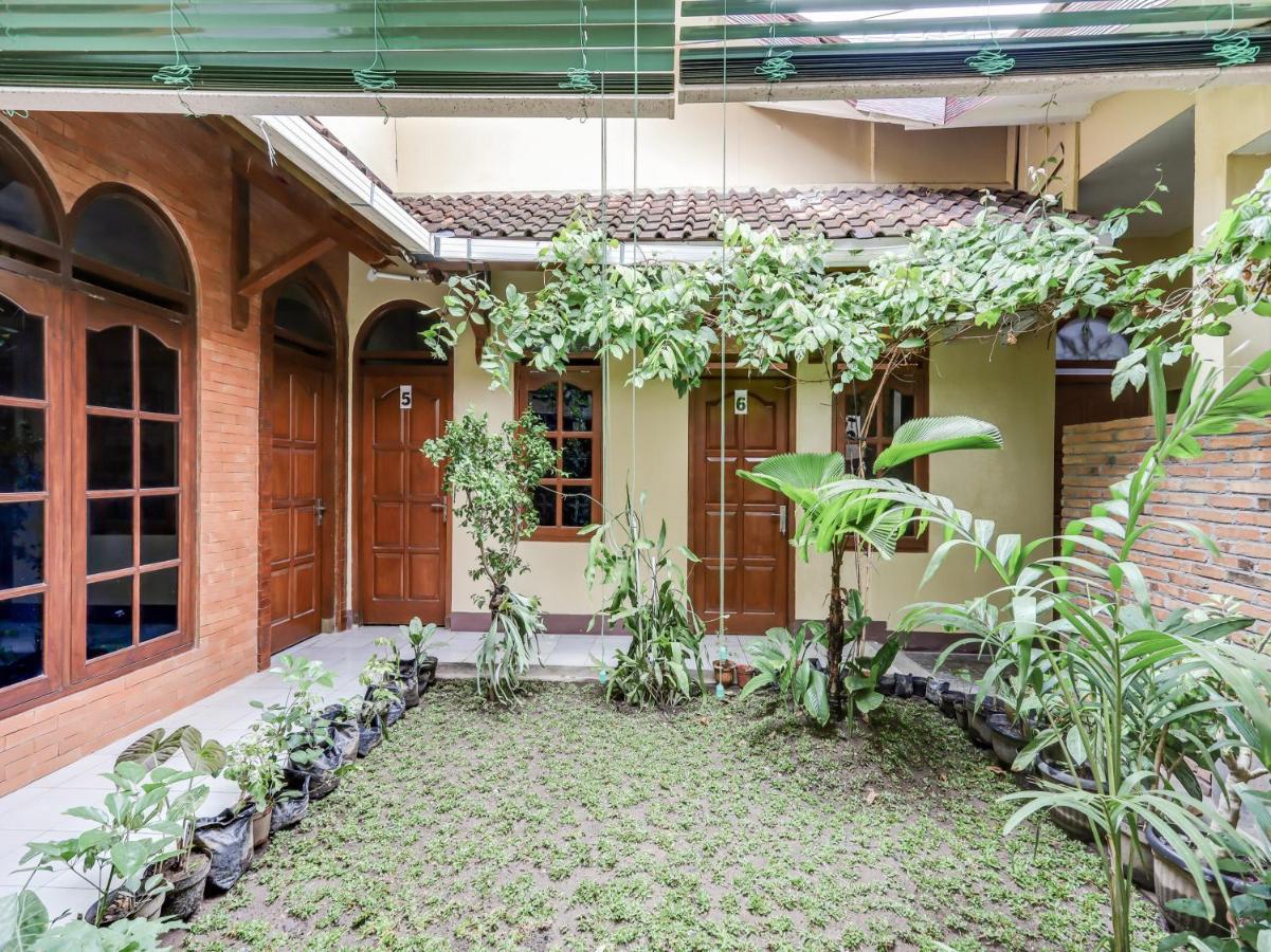 Oyo 90095 Indah Homestay Syariah Kejayan 外观 照片