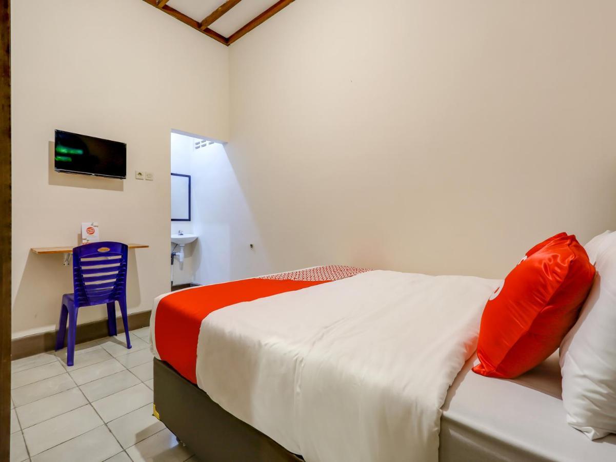 Oyo 90095 Indah Homestay Syariah Kejayan 外观 照片