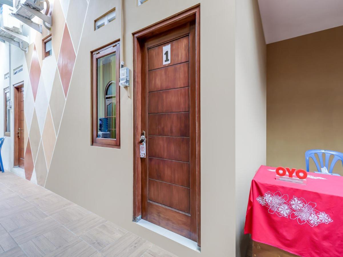 Oyo 90095 Indah Homestay Syariah Kejayan 外观 照片