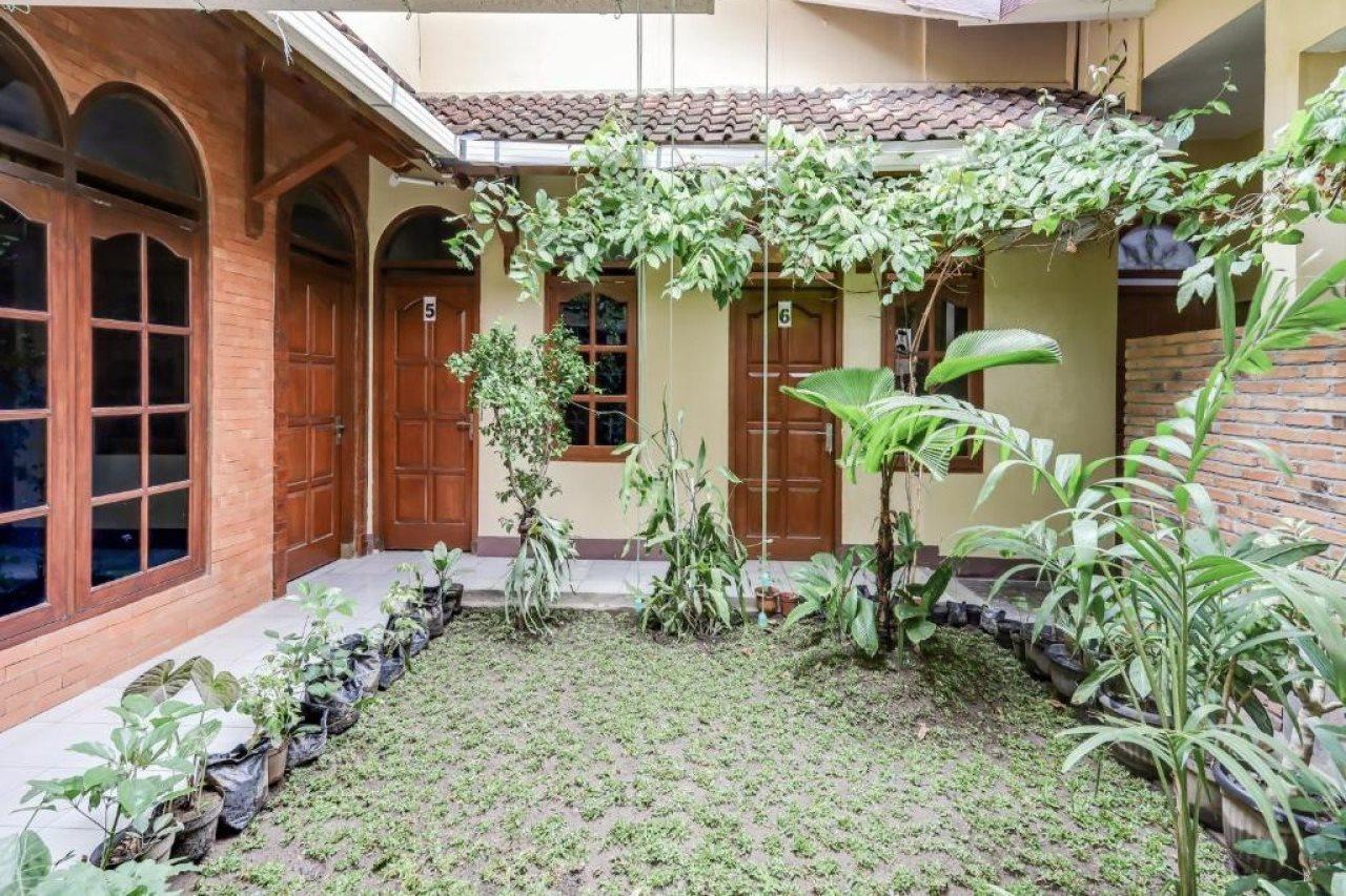 Oyo 90095 Indah Homestay Syariah Kejayan 外观 照片