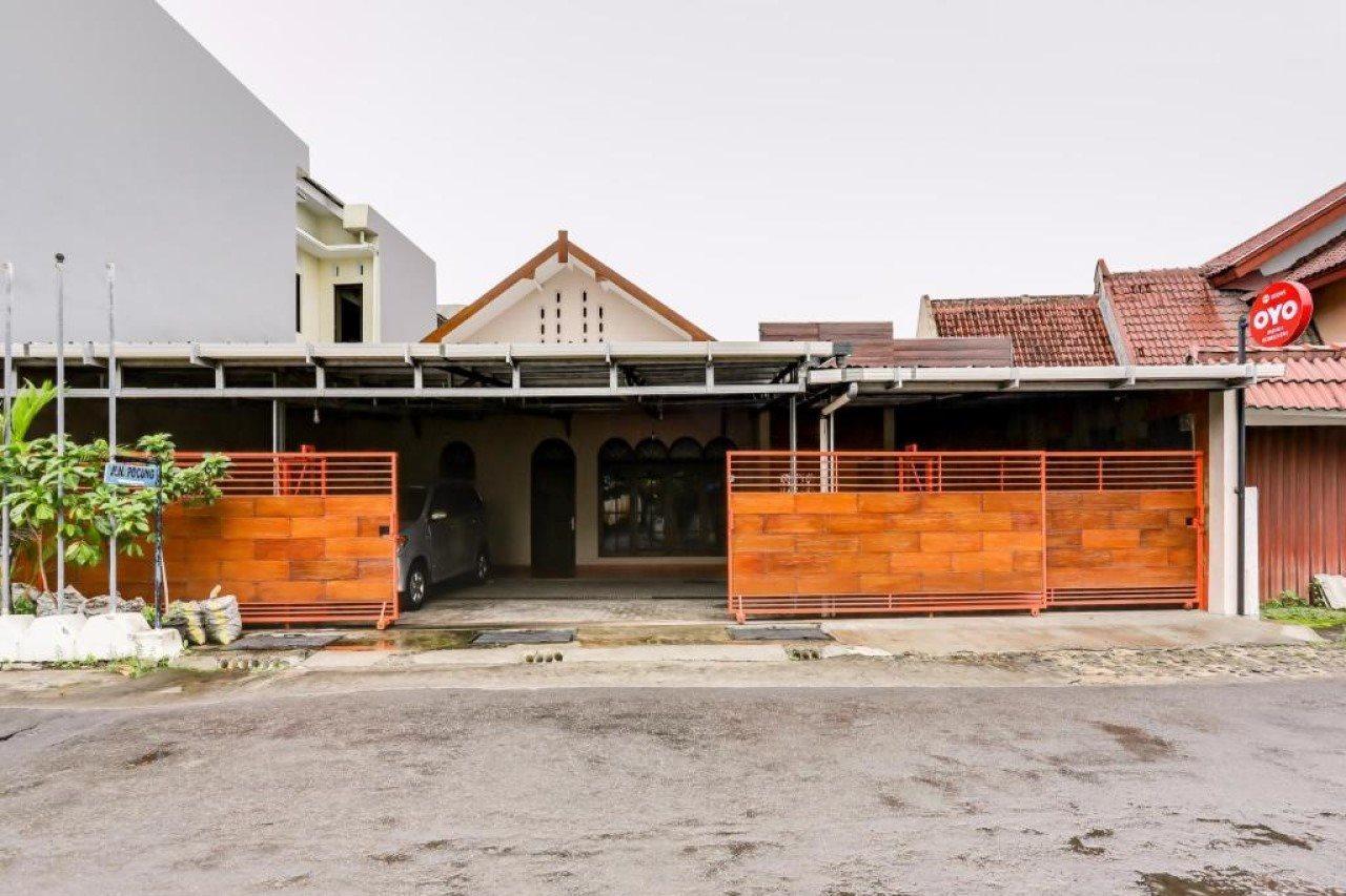 Oyo 90095 Indah Homestay Syariah Kejayan 外观 照片